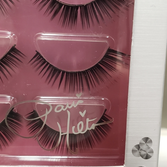 NIB Paris Hilton 5 Pc False EyeLashes - Picture 3 of 9